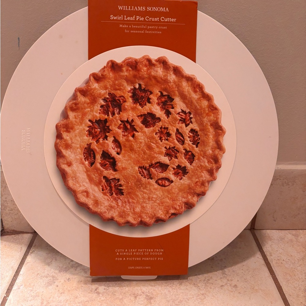 Williams Sonoma Leaf Pattern Pie Crust Cutter NWT